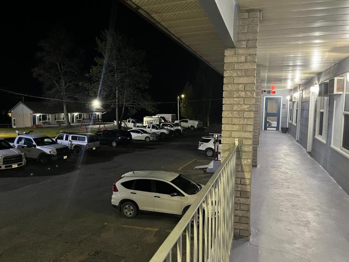 Old Mill Motel Blind River Exterior photo